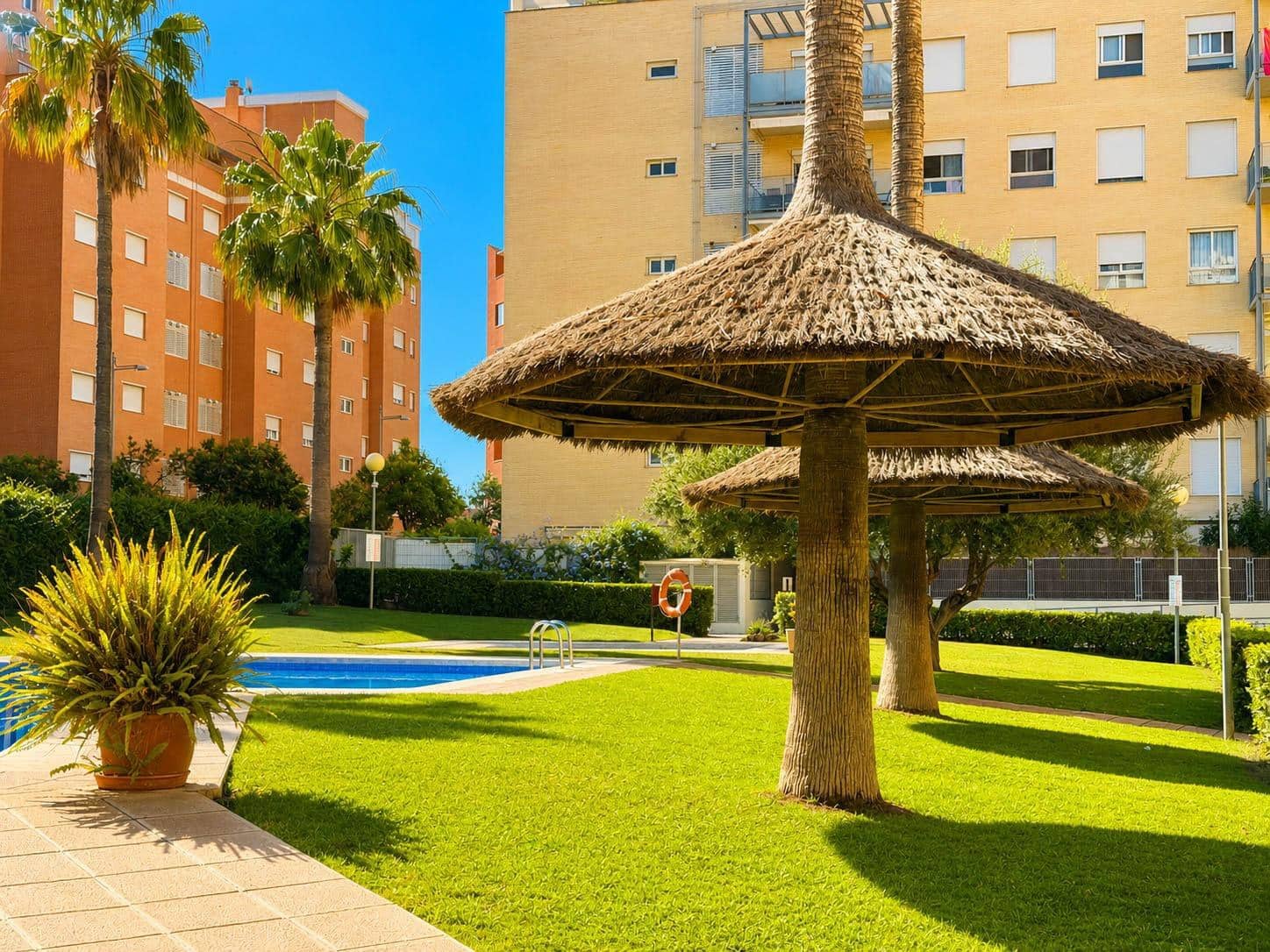 Appartement de 2 chambres à louer à Paterna avec piscine garage - 1 350 € (Ref: 9954499)