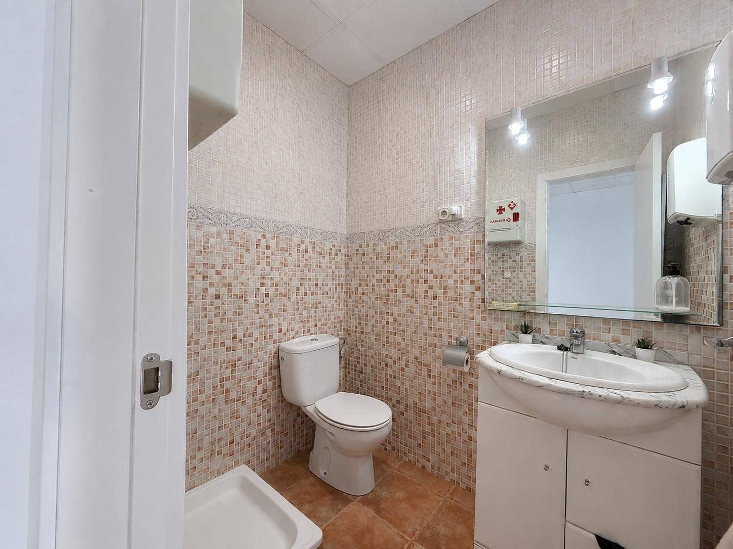 Office for rent in Paterna - € 700 (Ref: 9954500)