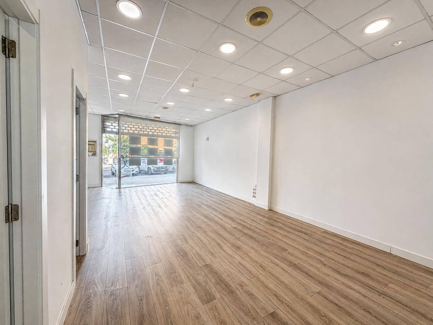 Office for rent in Paterna - € 700 (Ref: 9954500)