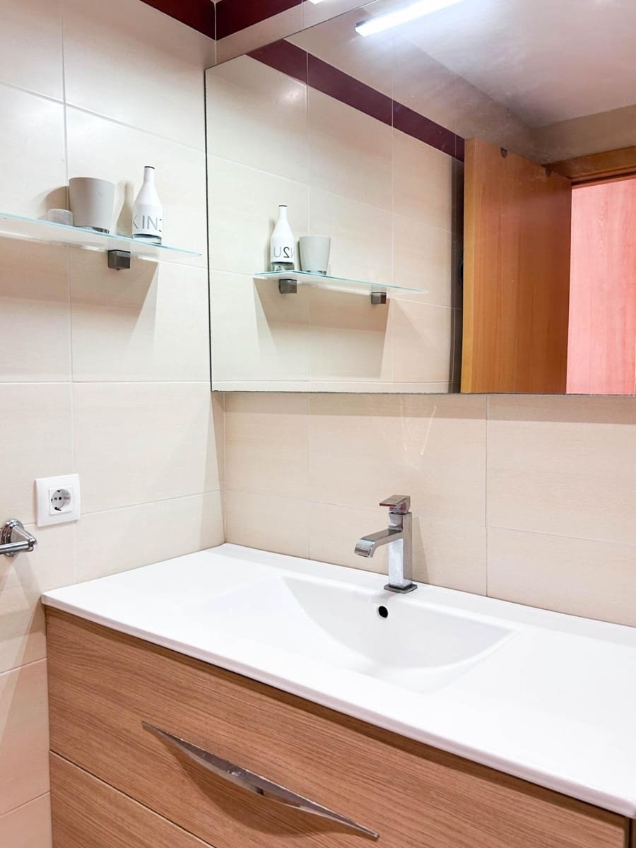 3 bedroom Flat for rent in Paterna with pool - € 1,350 (Ref: 9966813)