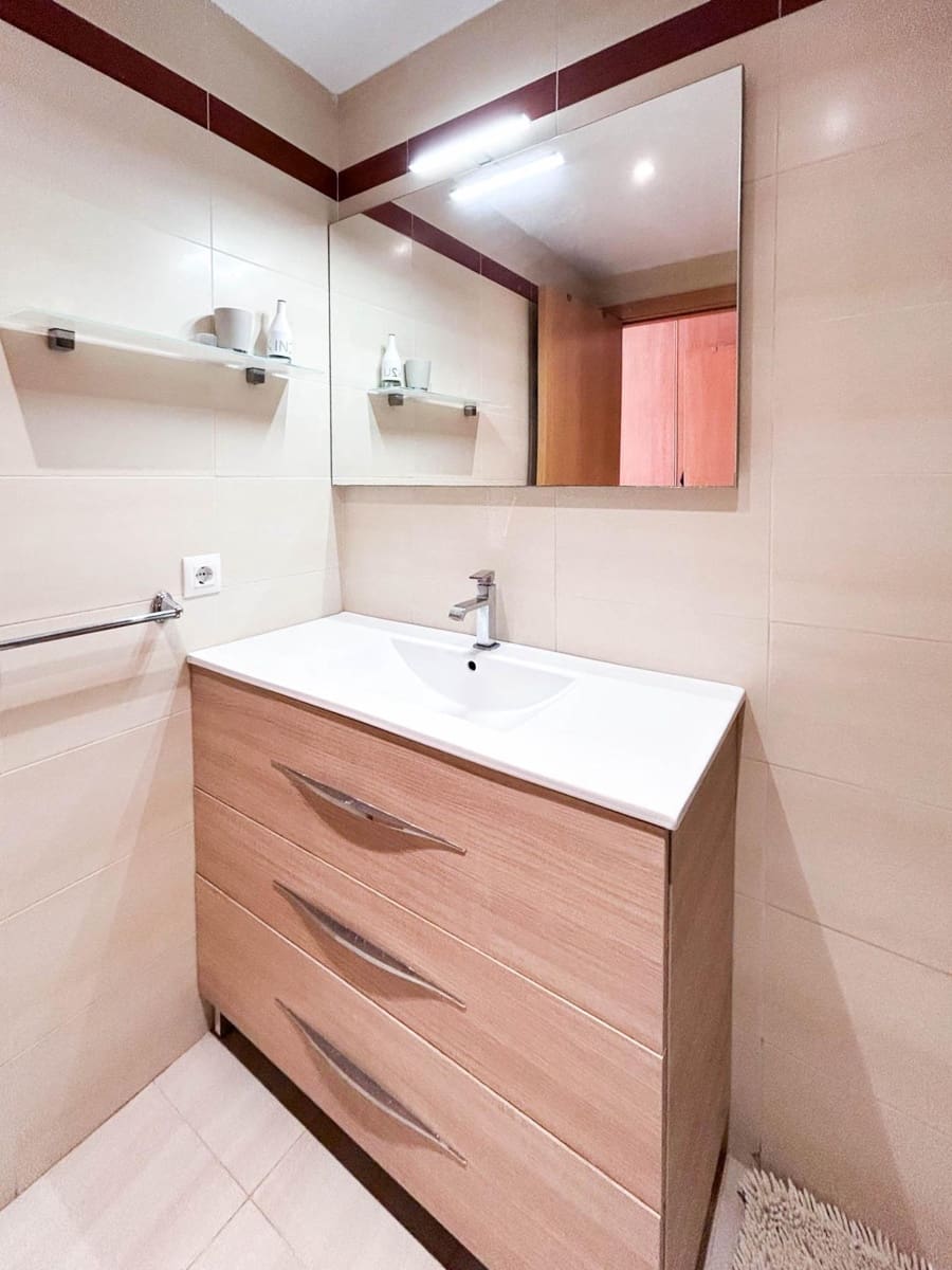3 bedroom Flat for rent in Paterna with pool - € 1,350 (Ref: 9966813)