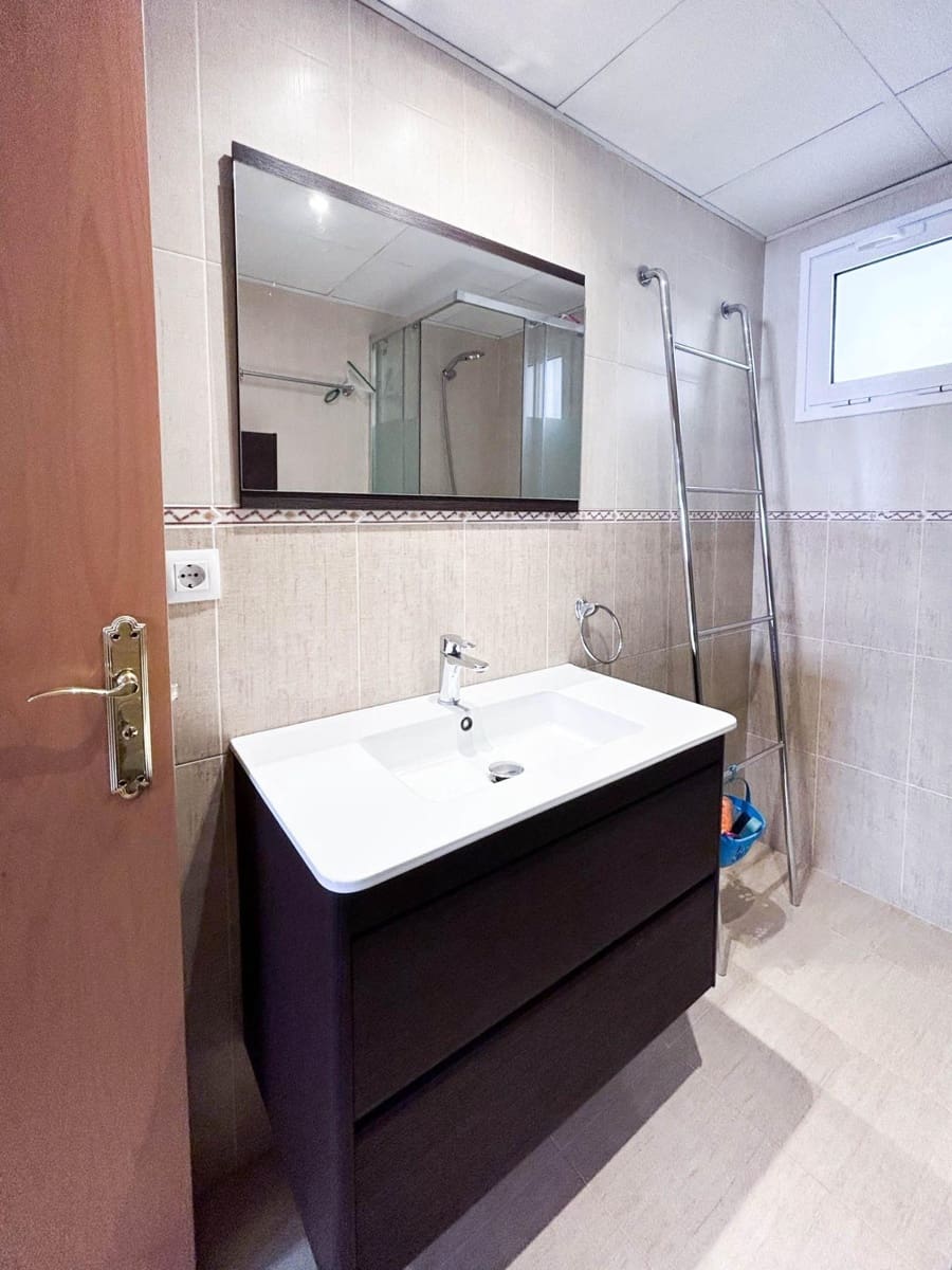 3 bedroom Flat for rent in Paterna with pool - € 1,350 (Ref: 9966813)