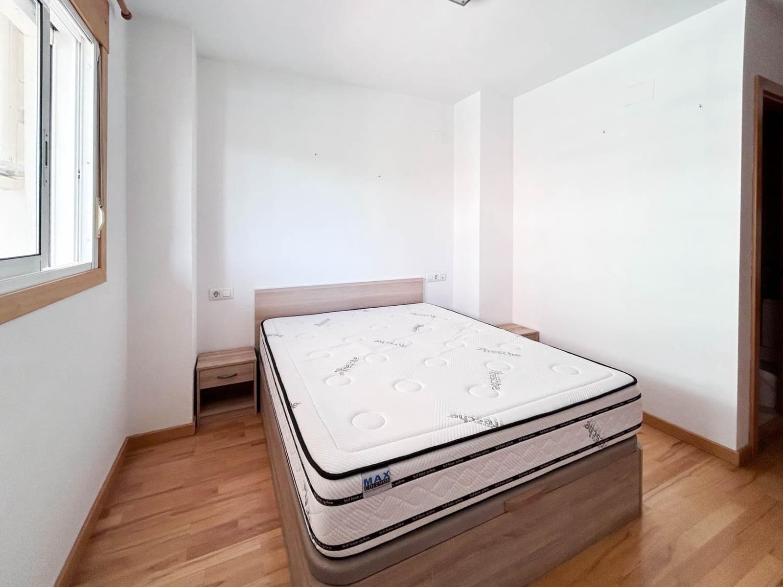 3 bedroom Flat for rent in Paterna with pool - € 1,350 (Ref: 9966813)