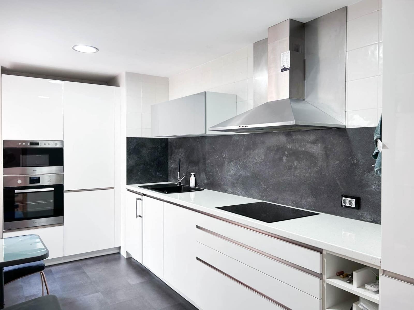 3 bedroom Flat for rent in Paterna with pool - € 1,350 (Ref: 9966813)