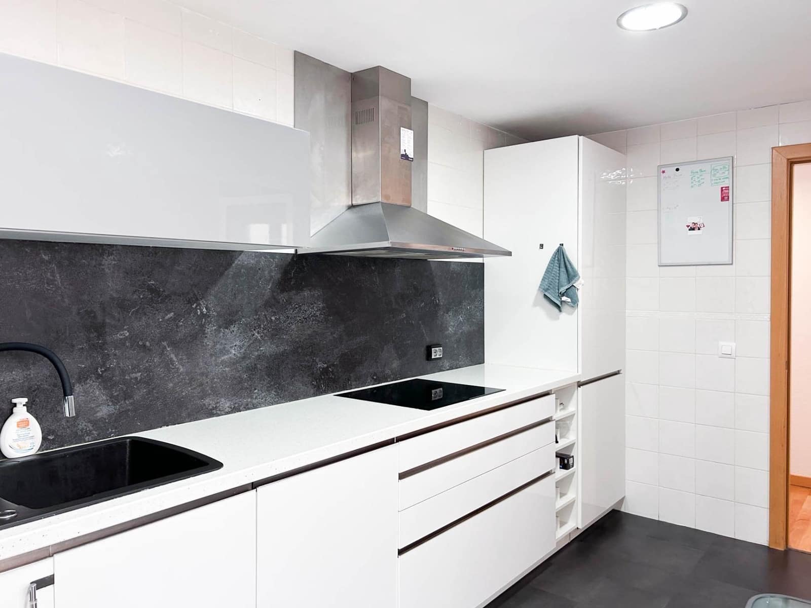 3 bedroom Flat for rent in Paterna with pool - € 1,350 (Ref: 9966813)