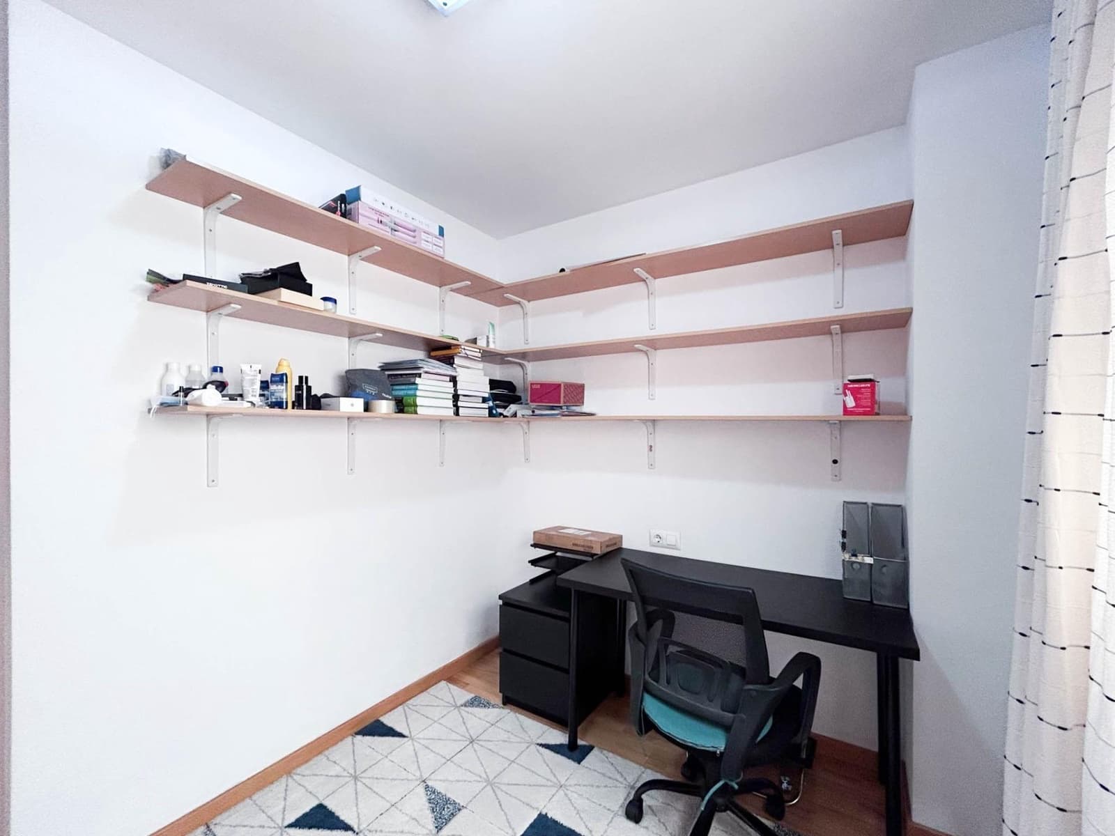 3 bedroom Flat for rent in Paterna with pool - € 1,350 (Ref: 9966813)