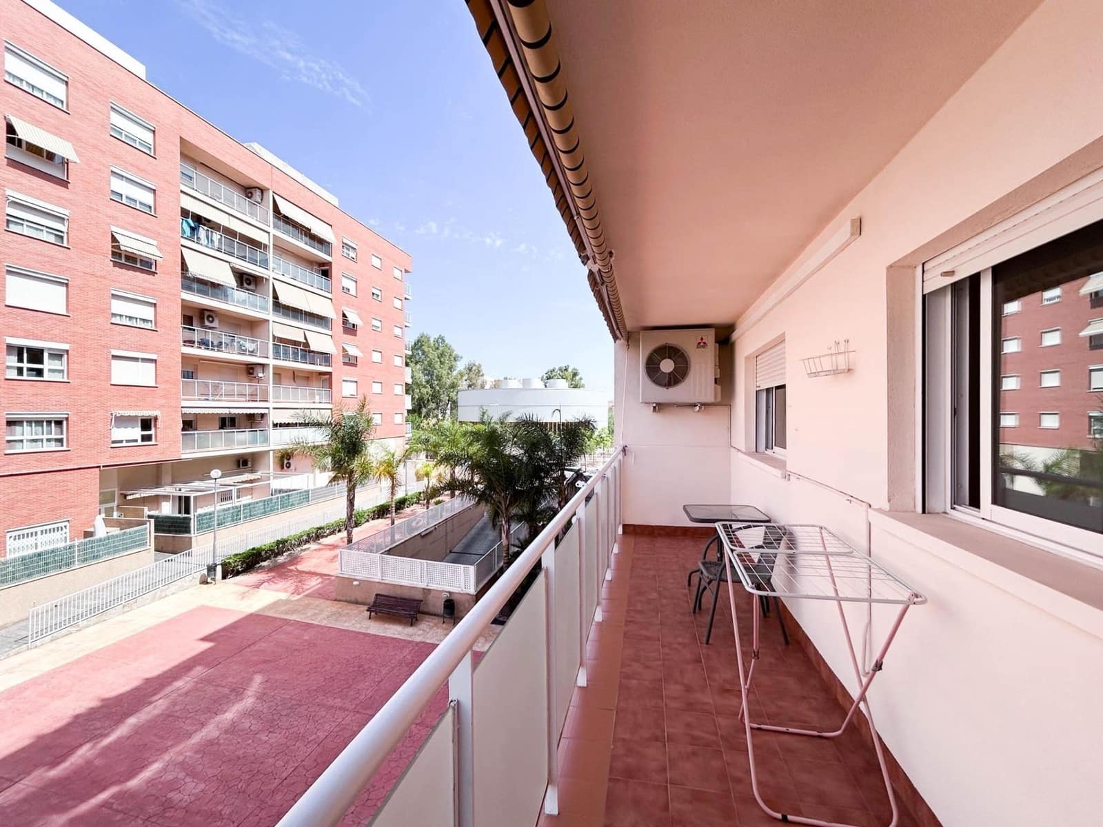 3 bedroom Flat for rent in Paterna with pool - € 1,350 (Ref: 9966813)