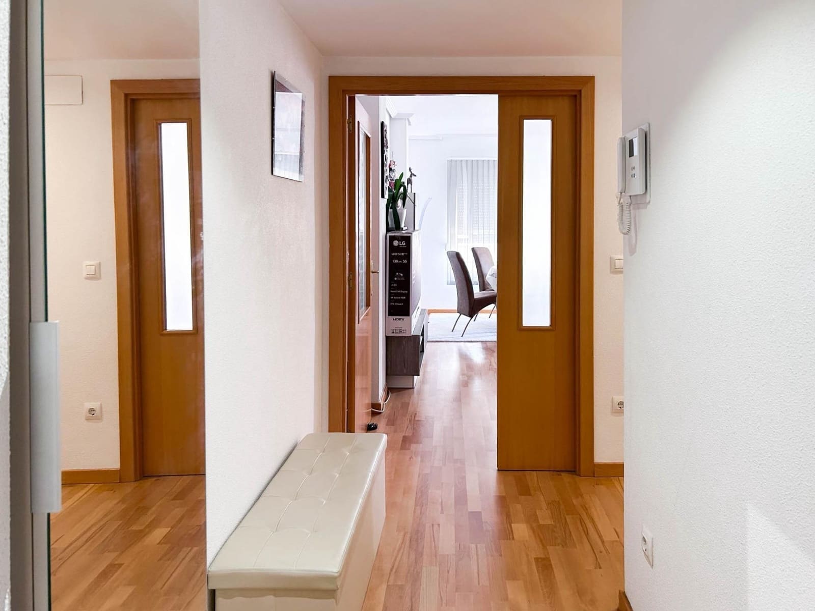 3 bedroom Flat for rent in Paterna with pool - € 1,350 (Ref: 9966813)