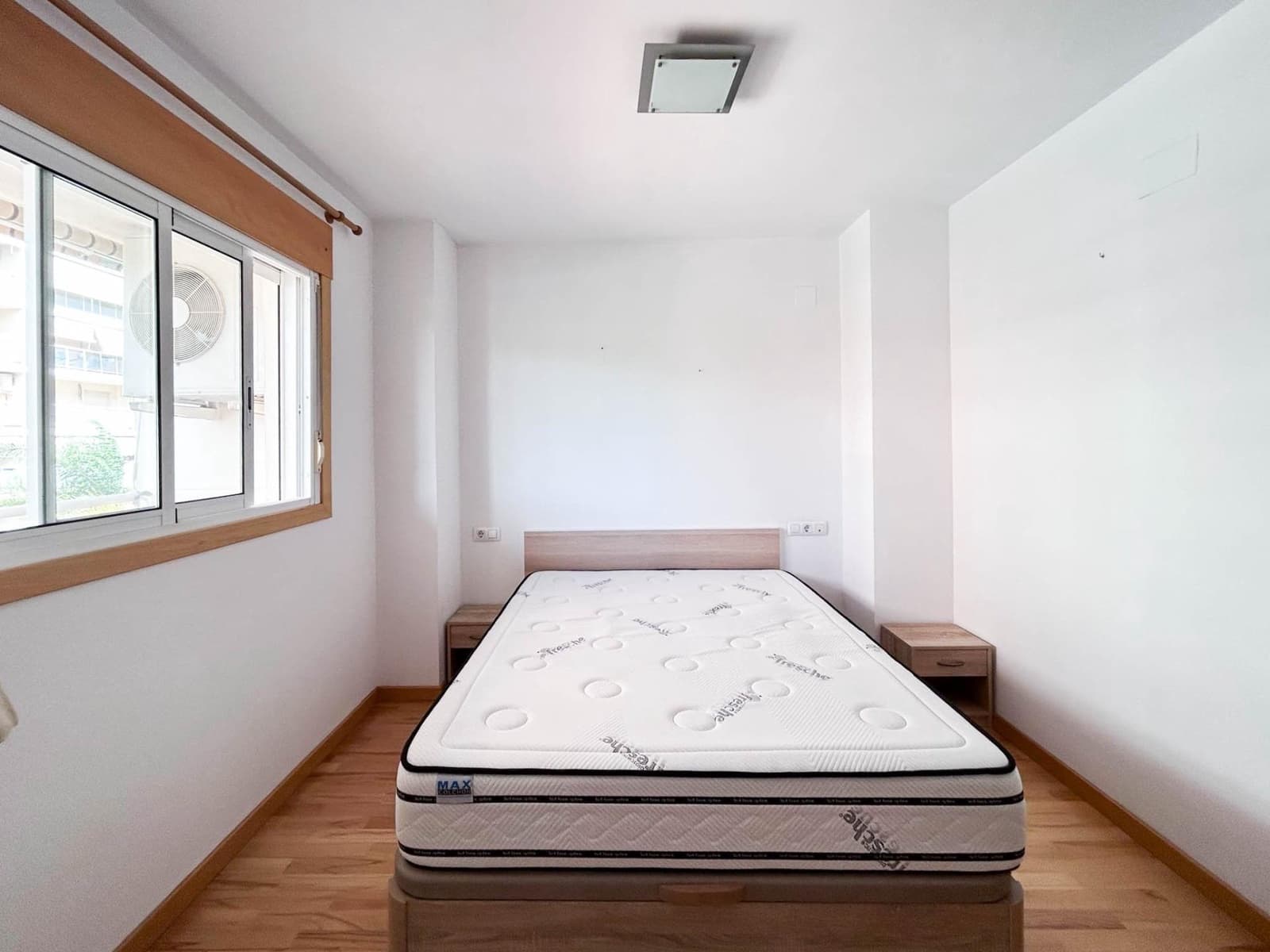 3 bedroom Flat for rent in Paterna with pool - € 1,350 (Ref: 9966813)