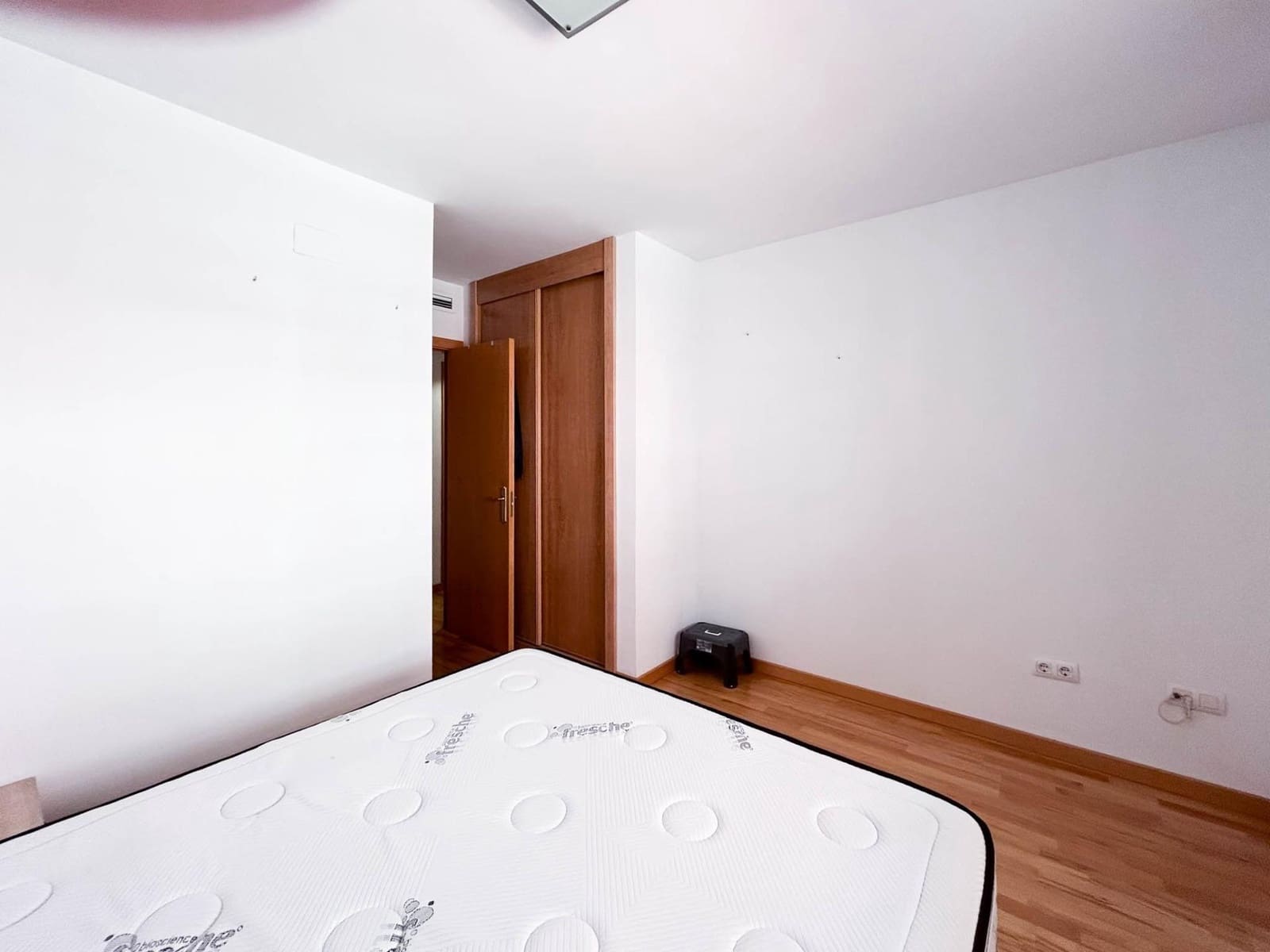 3 bedroom Flat for rent in Paterna with pool - € 1,350 (Ref: 9966813)