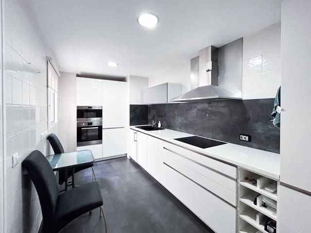3 sovrum Lägenhet att hyra i Valterna, Paterna med pool - 1 350 € (Ref: 9966813)