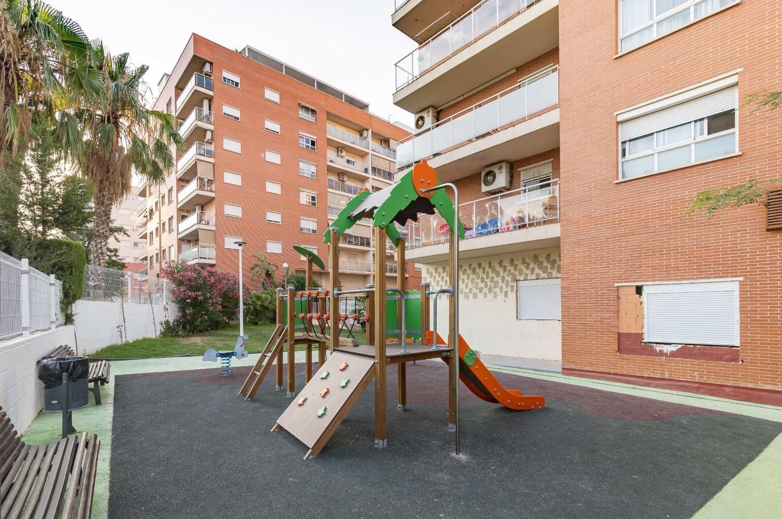 3 bedroom Flat for rent in Paterna with pool - € 1,350 (Ref: 9966813)