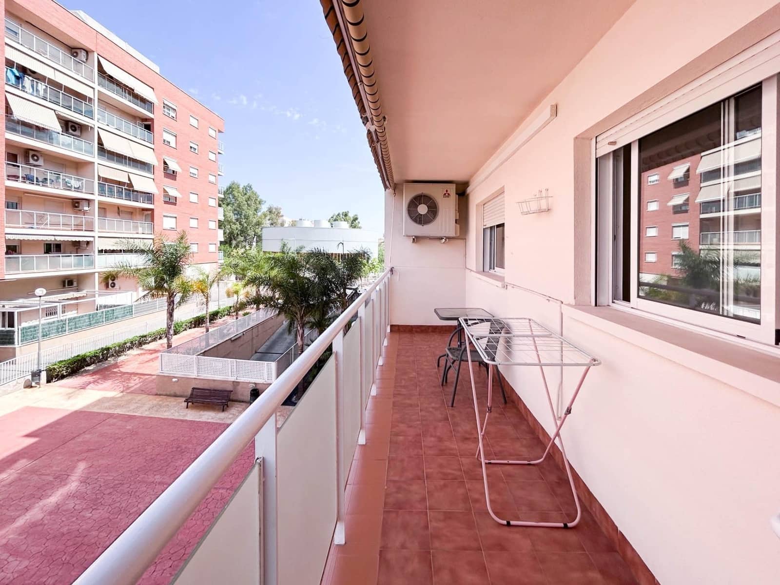 3 bedroom Flat for rent in Paterna with pool - € 1,350 (Ref: 9966813)