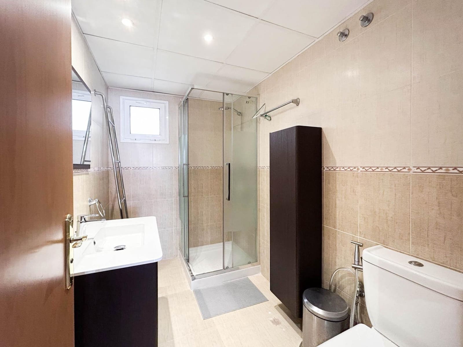 3 bedroom Flat for rent in Paterna with pool - € 1,350 (Ref: 9966813)