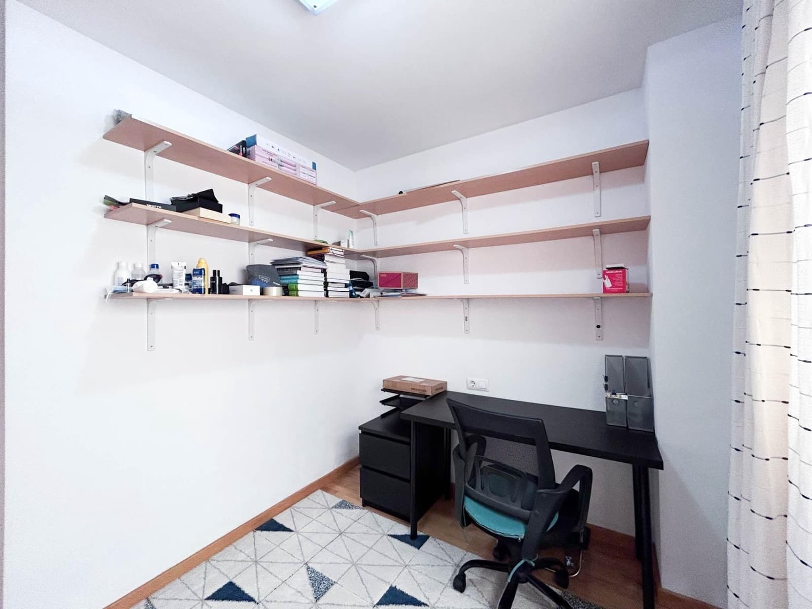 3 bedroom Flat for rent in Paterna with pool - € 1,350 (Ref: 9966813)
