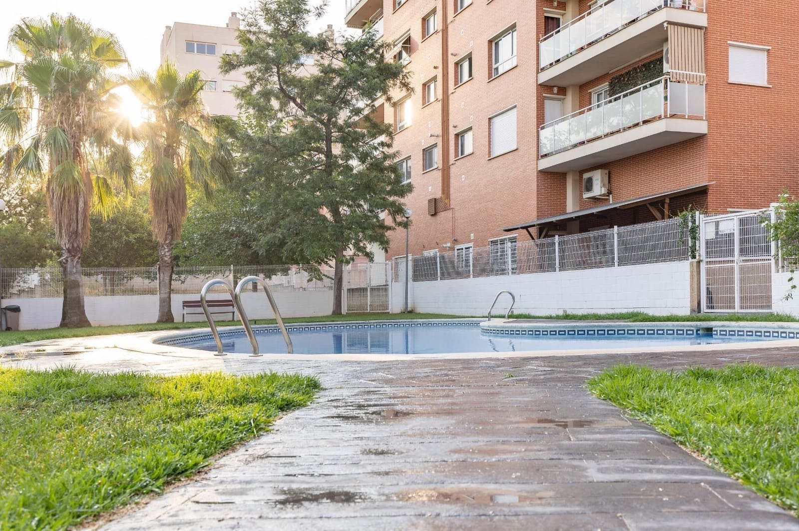 3 bedroom Flat for rent in Paterna with pool - € 1,350 (Ref: 9966813)