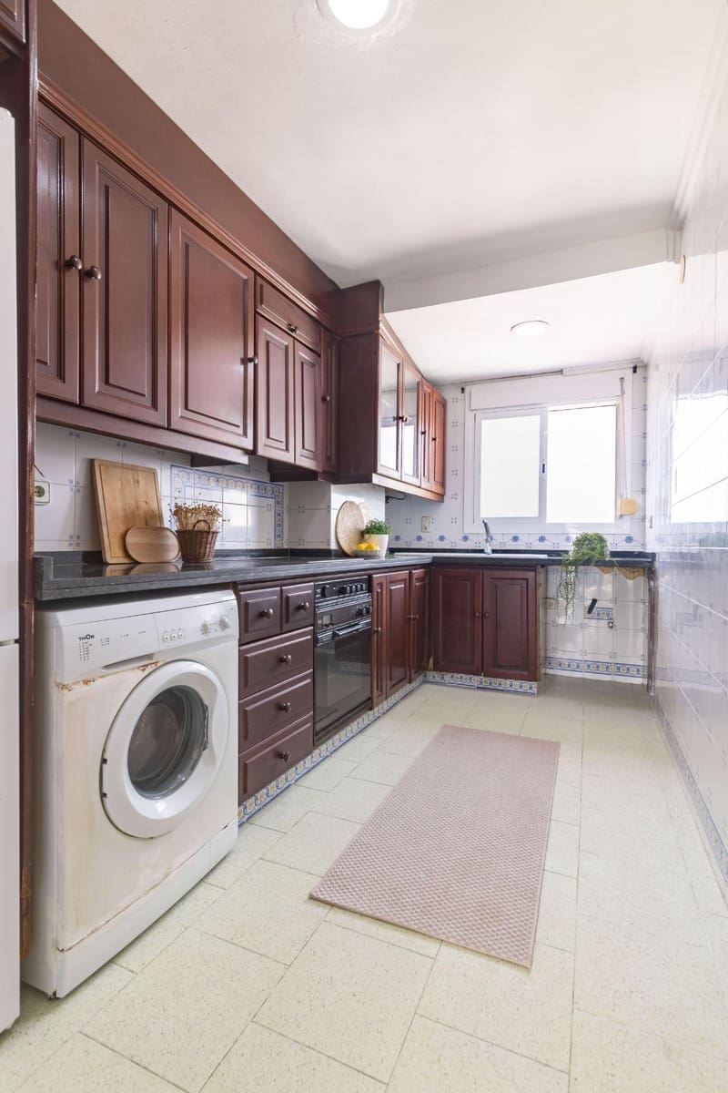 Apartamento de 4 habitaciones en València ciudad en venta con piscina garaje - 330.000 € (Ref: 9979097)