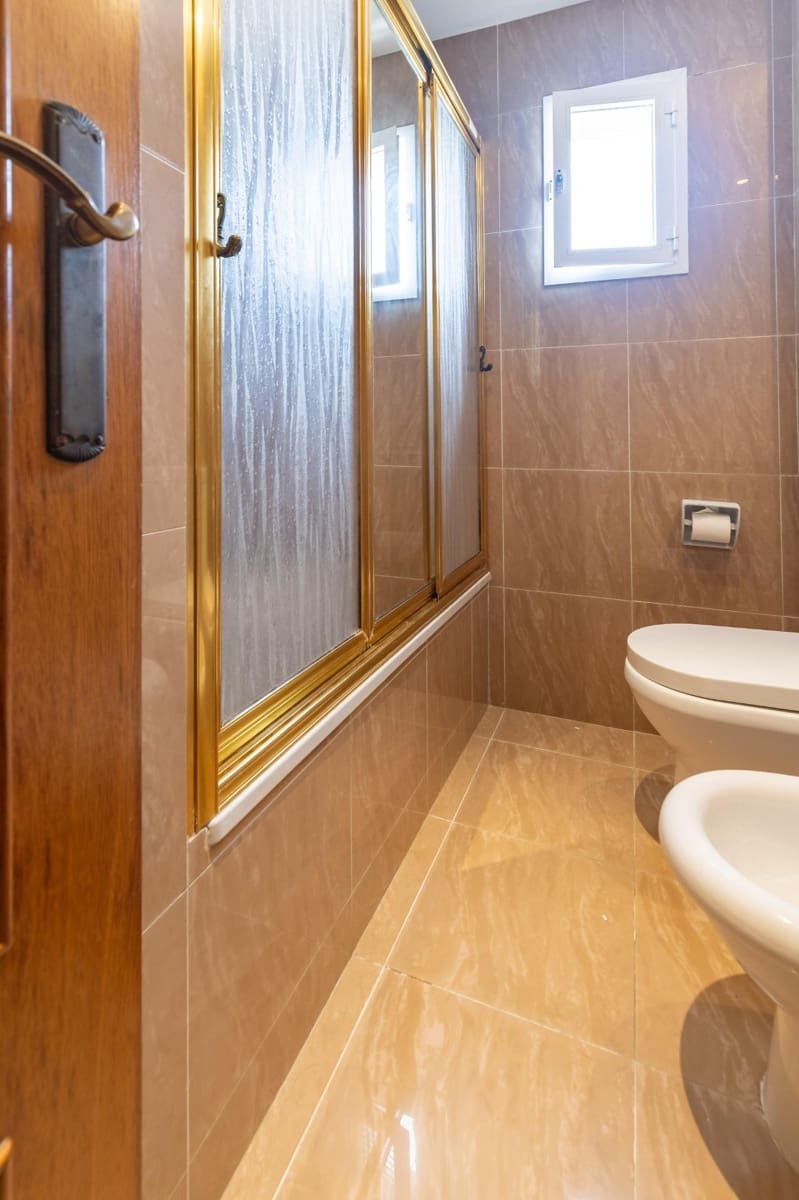 Apartamento de 4 habitaciones en València ciudad en venta con piscina garaje - 330.000 € (Ref: 9979097)