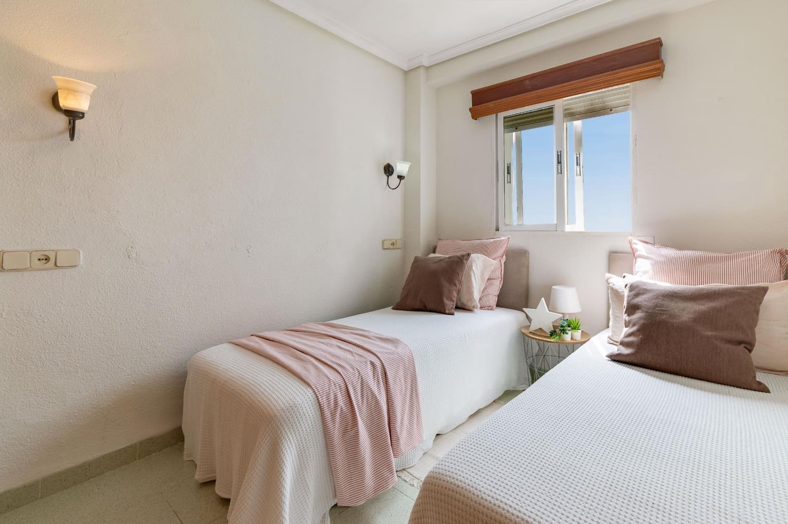 Apartamento de 4 habitaciones en València ciudad en venta con piscina garaje - 330.000 € (Ref: 9979097)