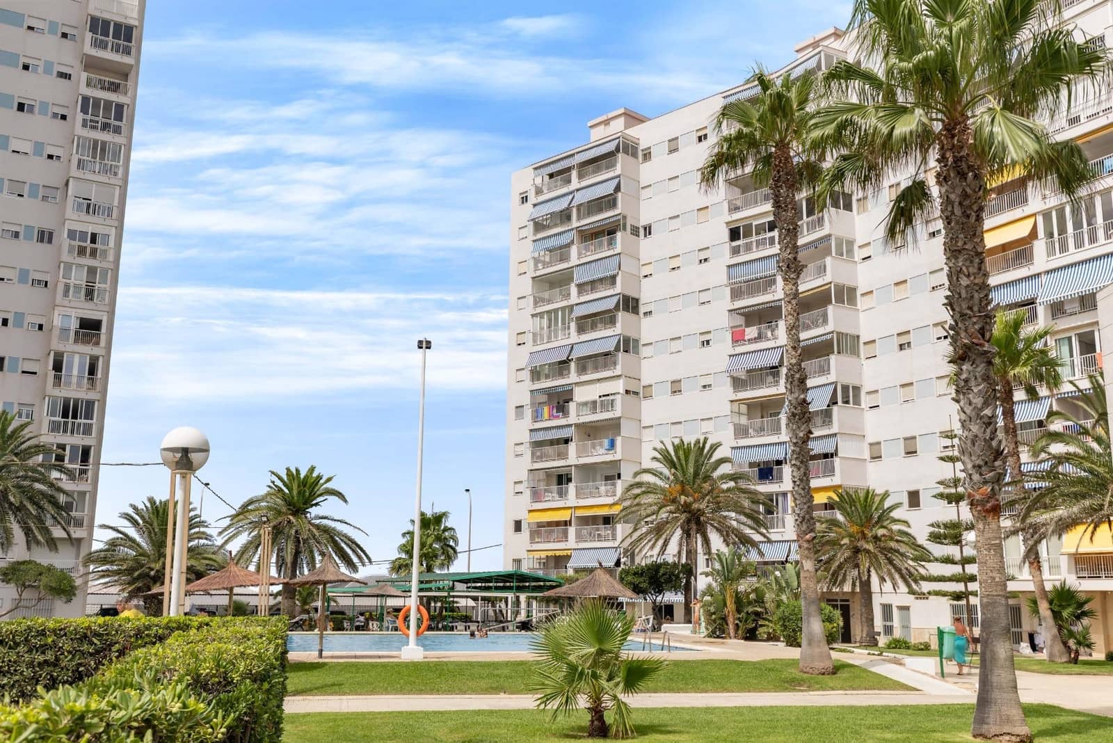 Apartamento de 4 habitaciones en València ciudad en venta con piscina garaje - 330.000 € (Ref: 9979097)