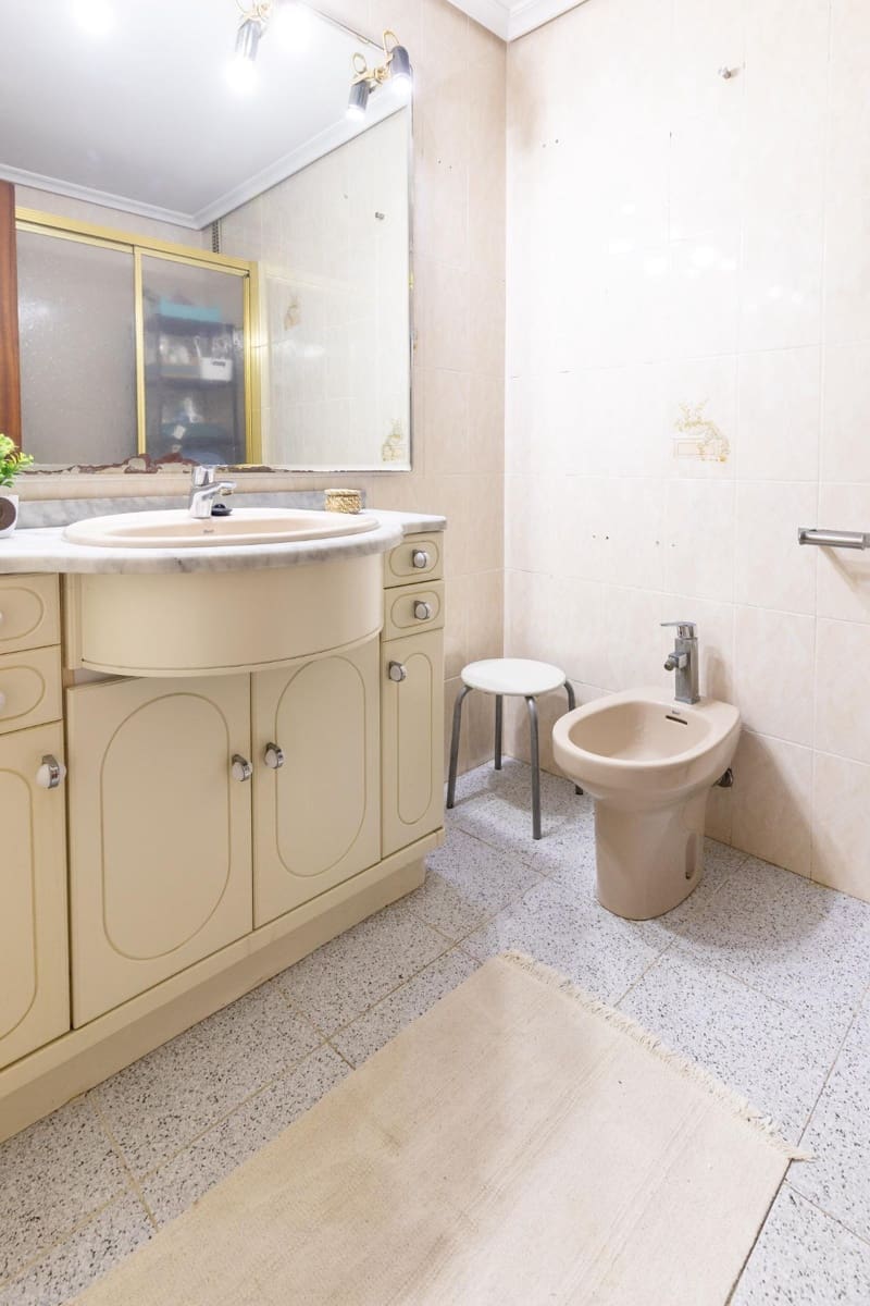 3 bedroom Flat for sale in Benicassim with garage - € 225,000 (Ref: 9979100)