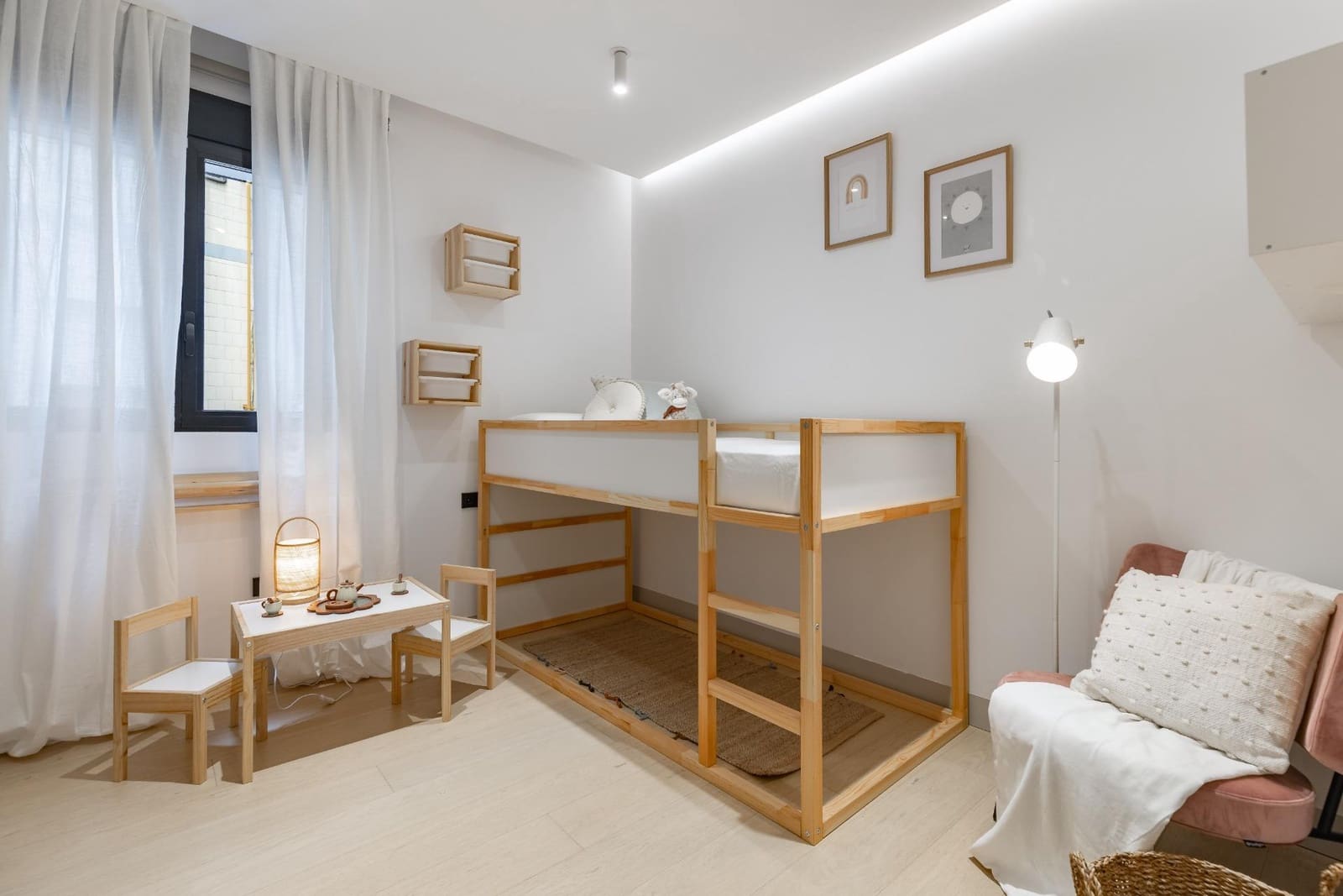 3 bedroom Flat for sale in Valencia city - € 1,900,000 (Ref: 9979101)