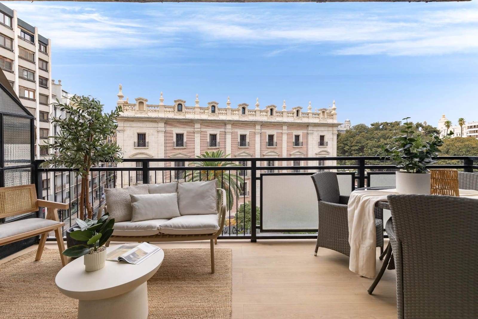 3 bedroom Flat for sale in Valencia city - € 1,900,000 (Ref: 9979101)