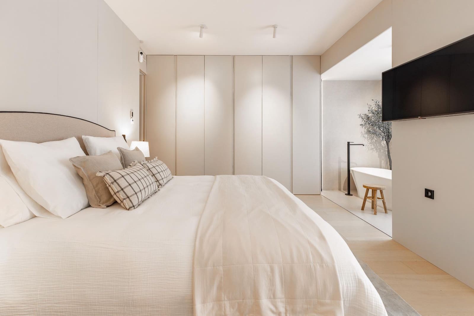 3 bedroom Flat for sale in Valencia city - € 1,900,000 (Ref: 9979101)