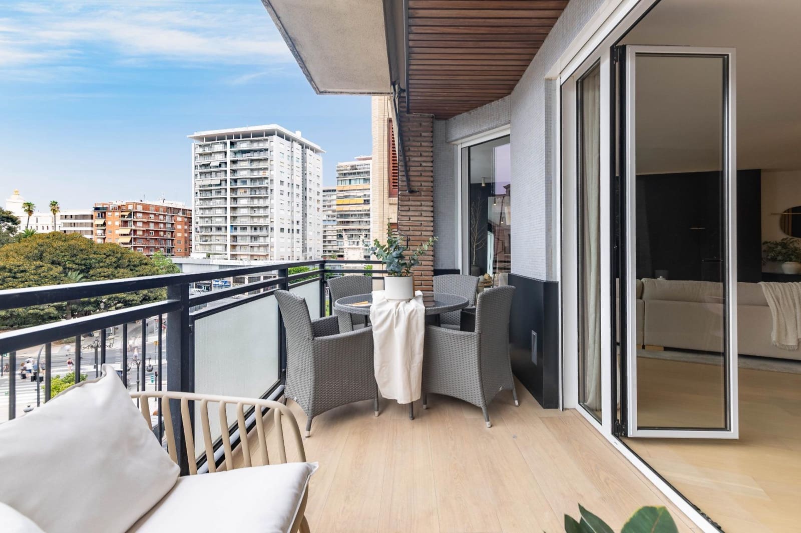 3 bedroom Flat for sale in Valencia city - € 1,900,000 (Ref: 9979101)