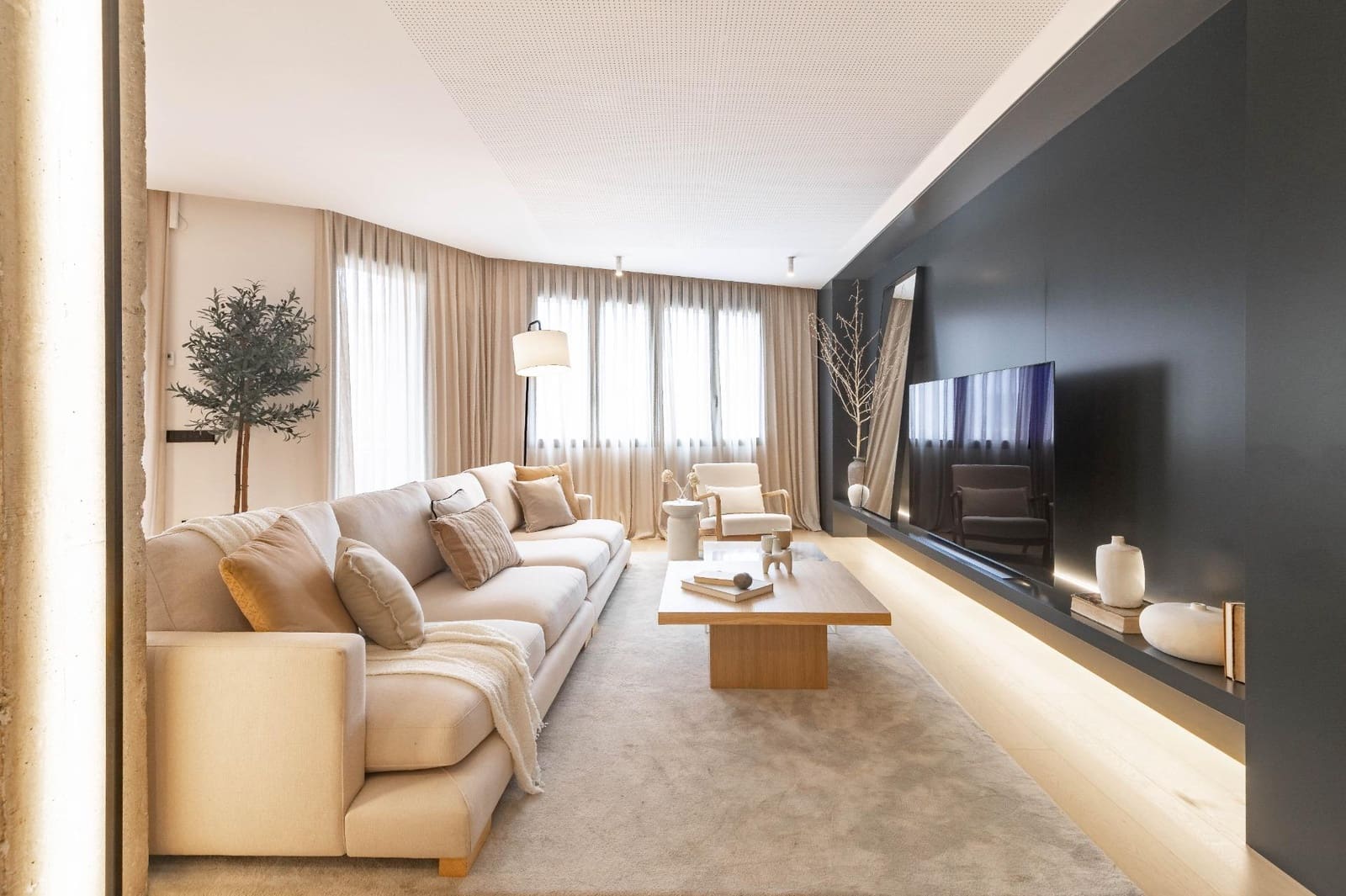 3 bedroom Flat for sale in Valencia city - € 1,900,000 (Ref: 9979101)