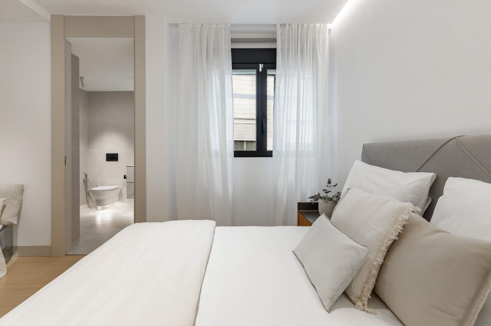 3 bedroom Flat for sale in Valencia city - € 1,900,000 (Ref: 9979101)