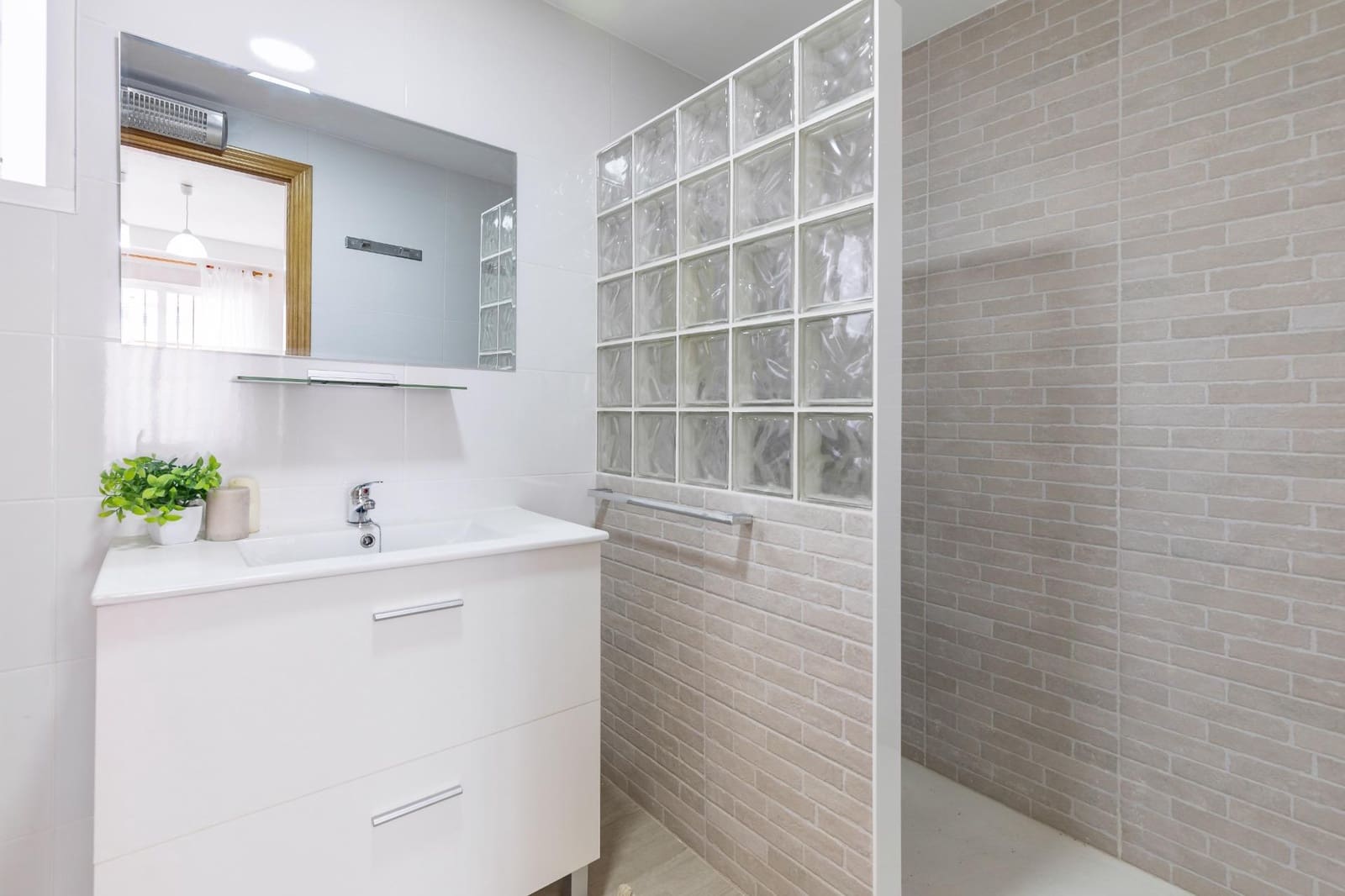 5 bedroom Flat for sale in Gandia - € 335,000 (Ref: 9979103)