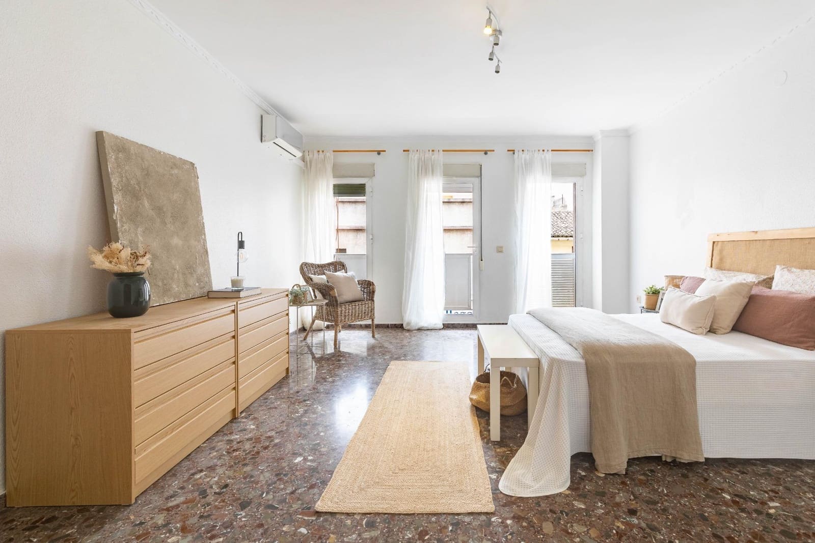 5 bedroom Flat for sale in Gandia - € 335,000 (Ref: 9979103)