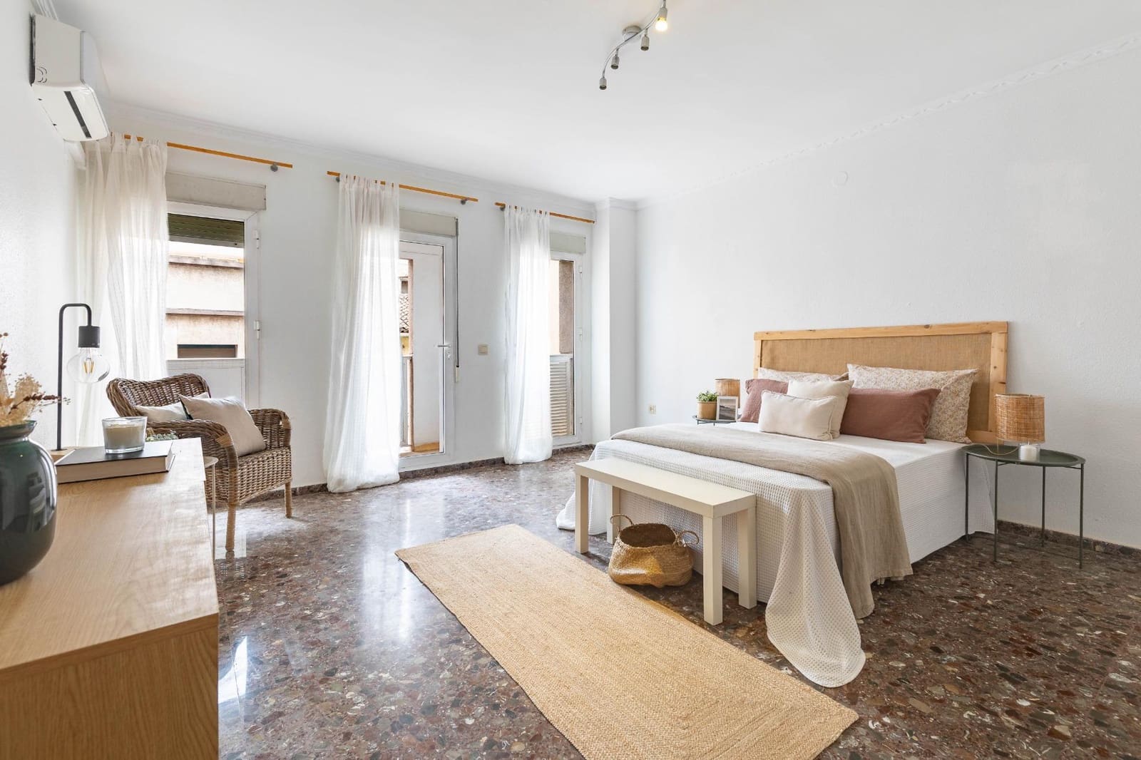 5 bedroom Flat for sale in Gandia - € 335,000 (Ref: 9979103)