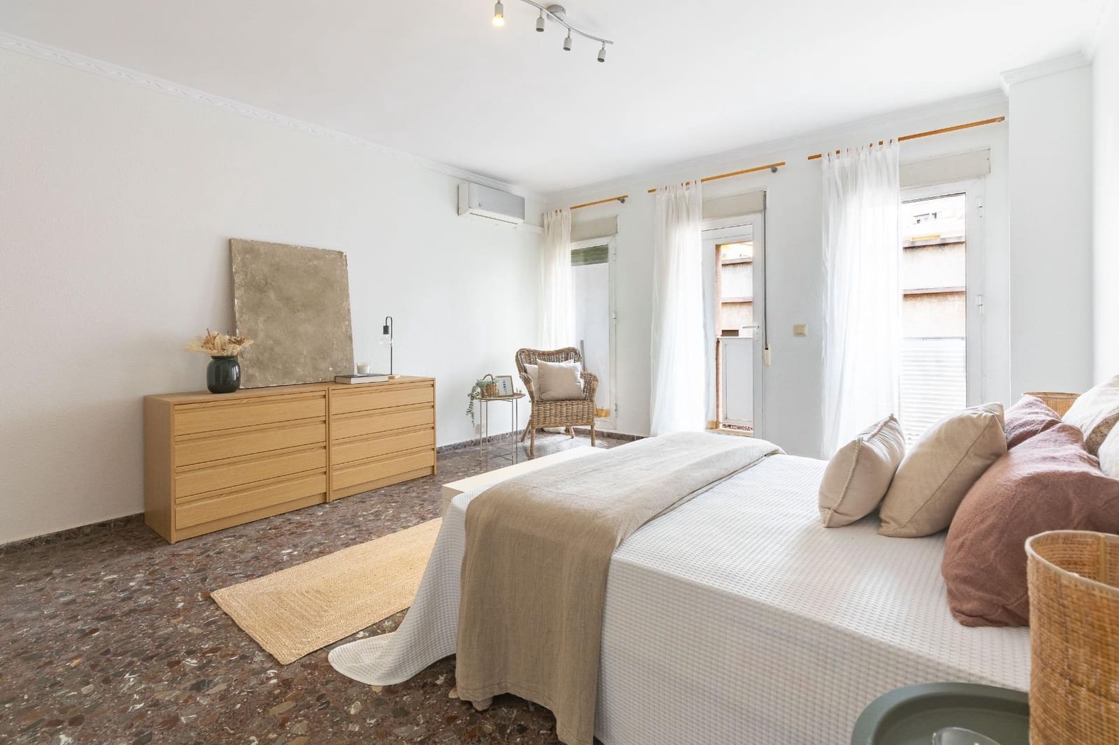 5 bedroom Flat for sale in Gandia - € 335,000 (Ref: 9979103)