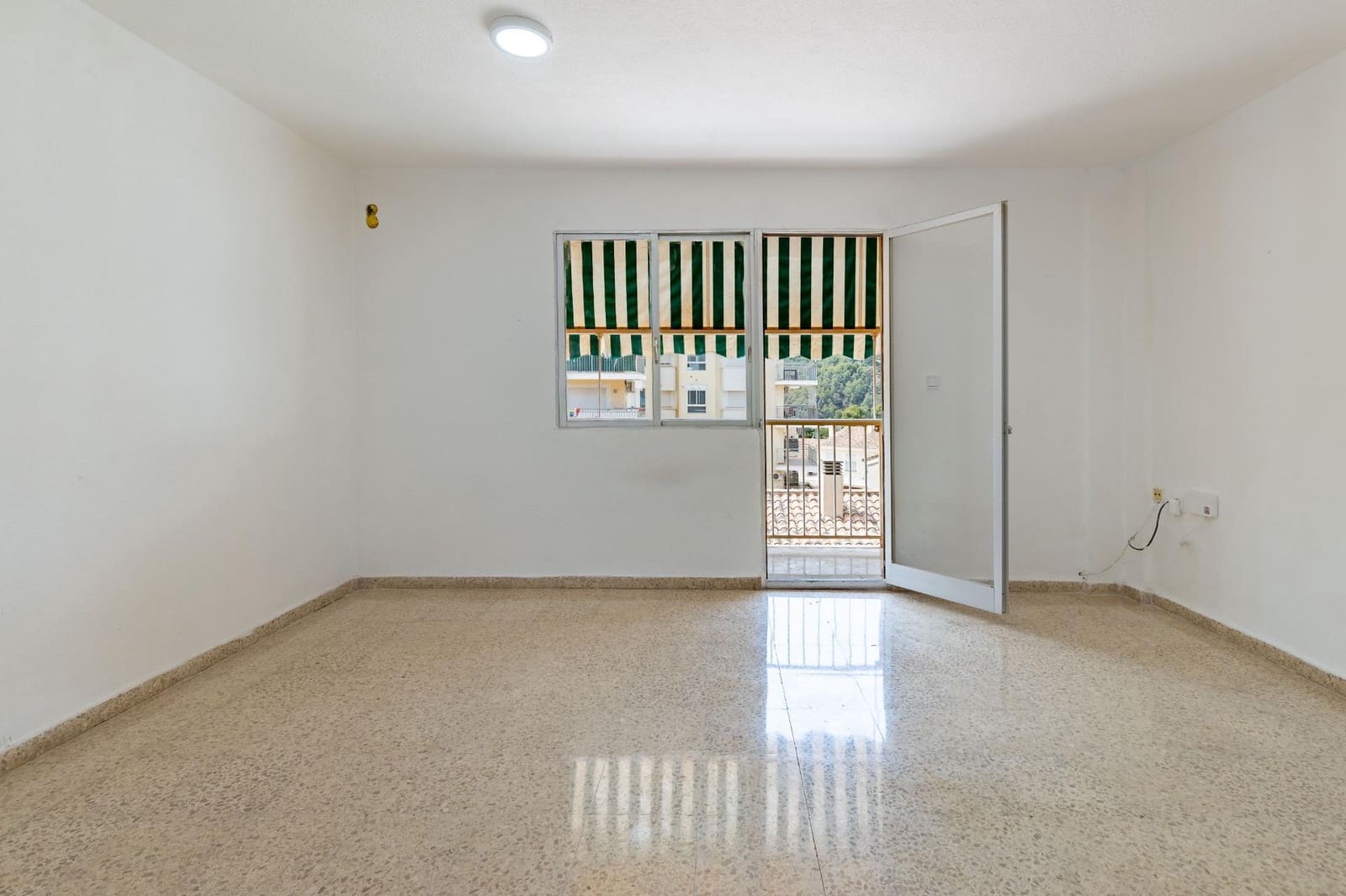 Piso de 4 habitaciones en Náquera en venta - 140.000 € (Ref: 9979104)