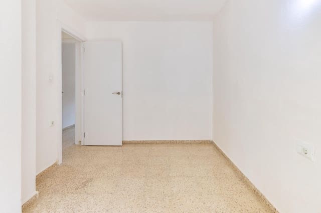 Piso de 4 habitaciones en Náquera en venta - 140.000 € (Ref: 9979104)