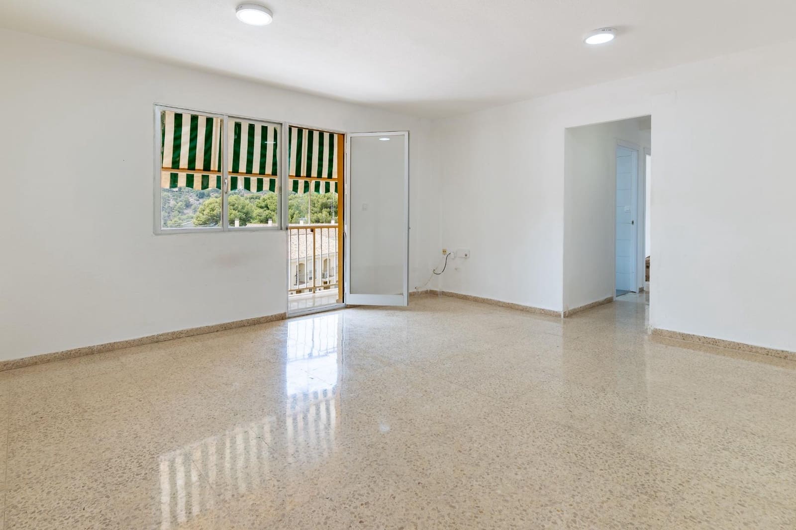Piso de 4 habitaciones en Náquera en venta - 140.000 € (Ref: 9979104)
