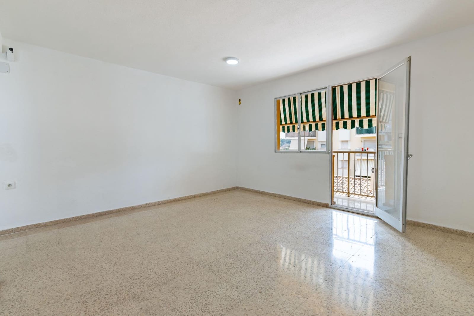 Piso de 4 habitaciones en Náquera en venta - 140.000 € (Ref: 9979104)