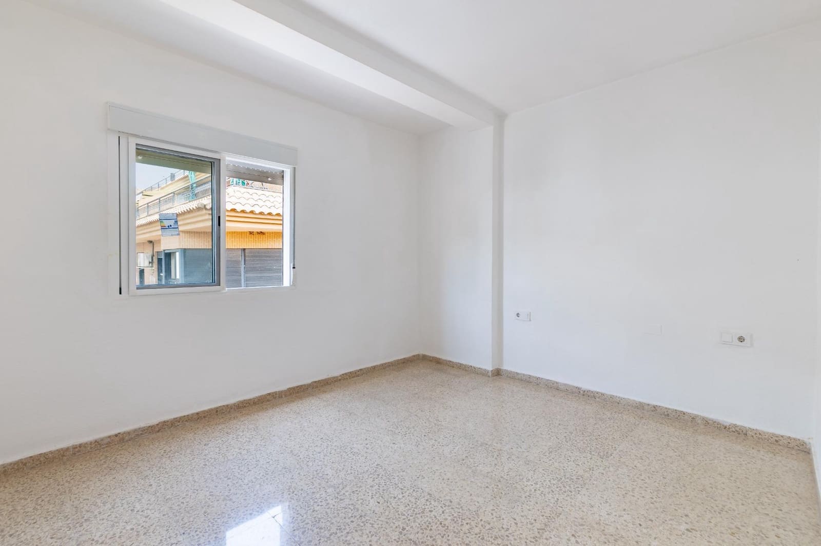 Piso de 4 habitaciones en Náquera en venta - 140.000 € (Ref: 9979104)
