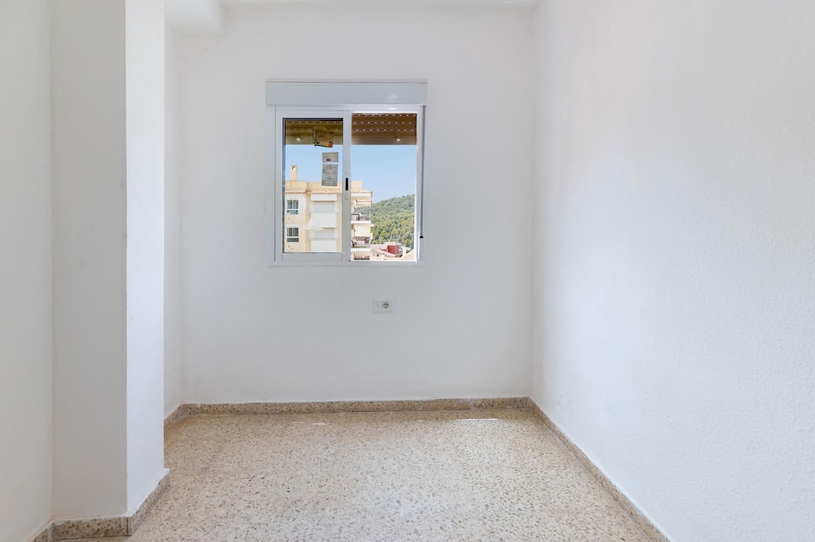 Piso de 4 habitaciones en Náquera en venta - 140.000 € (Ref: 9979104)