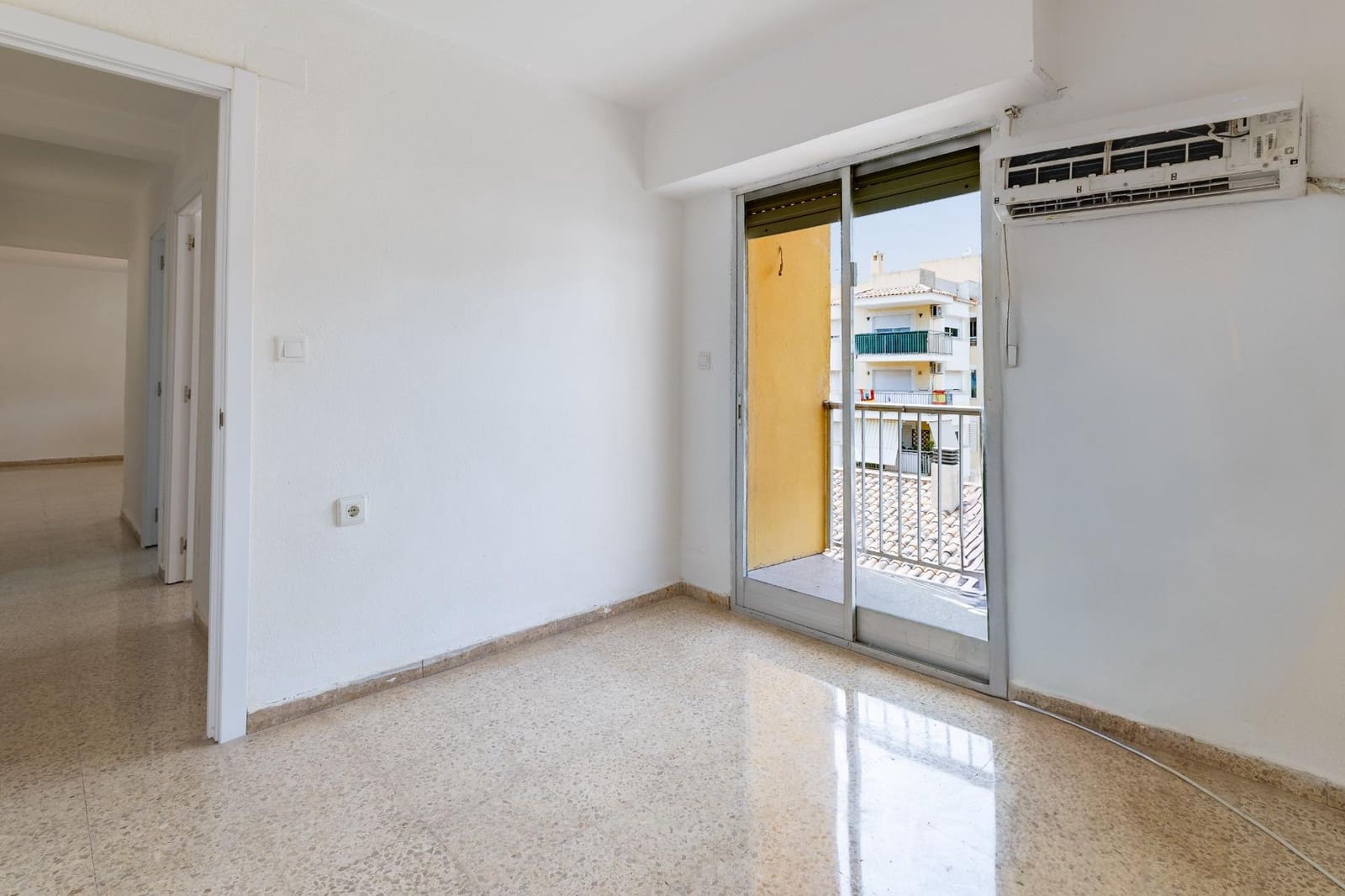 Piso de 4 habitaciones en Náquera en venta - 140.000 € (Ref: 9979104)