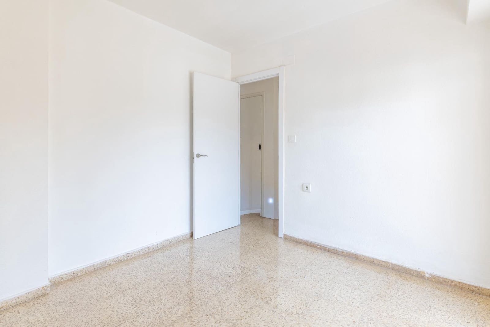 Piso de 4 habitaciones en Náquera en venta - 140.000 € (Ref: 9979104)