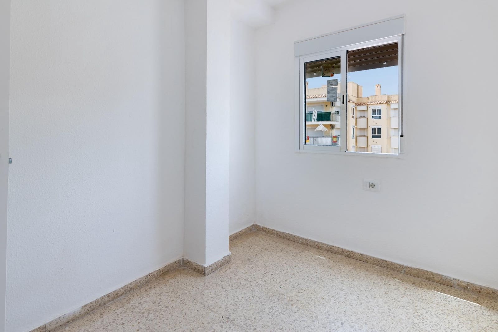 Piso de 4 habitaciones en Náquera en venta - 140.000 € (Ref: 9979104)