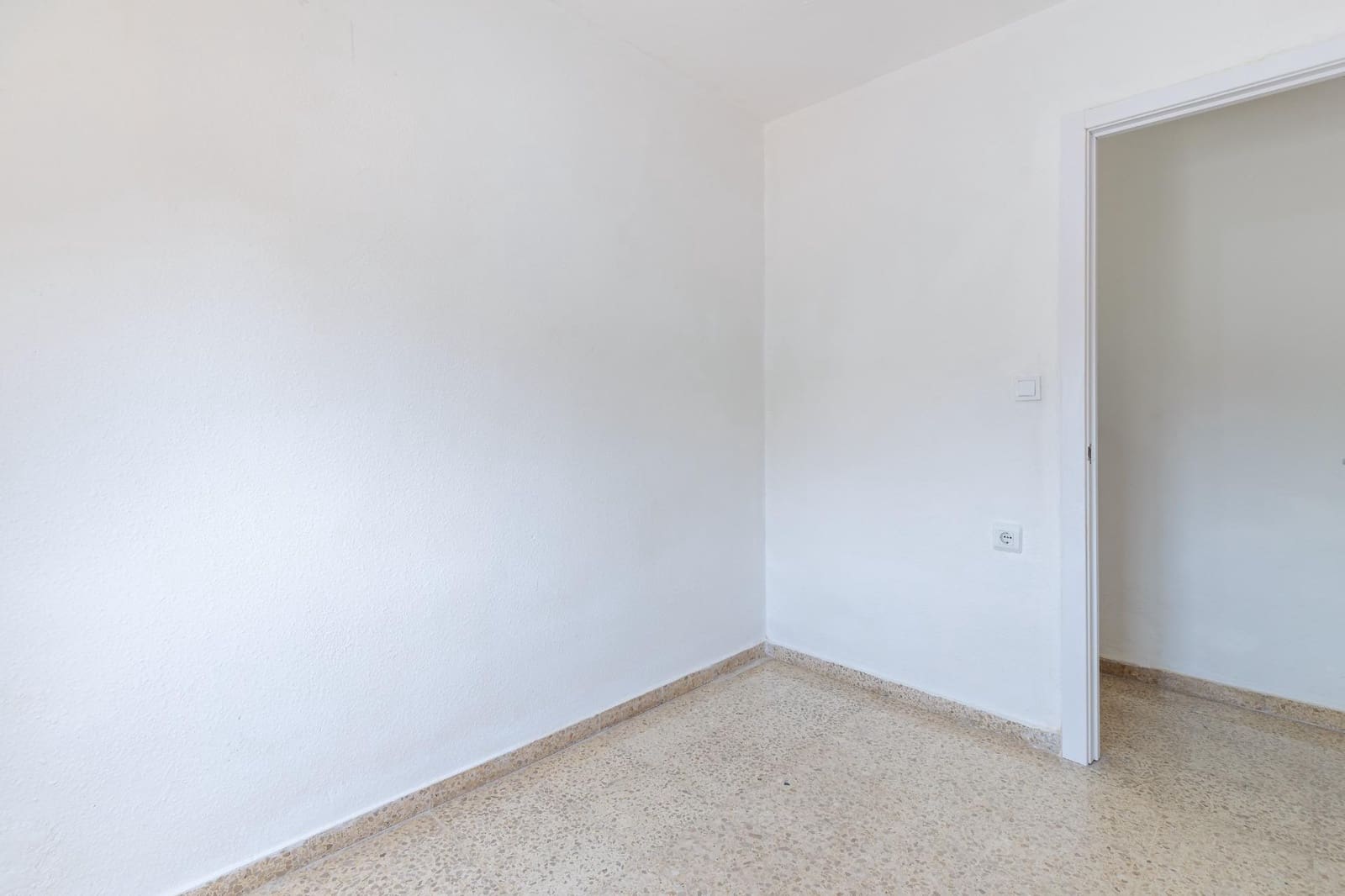 Piso de 4 habitaciones en Náquera en venta - 140.000 € (Ref: 9979104)