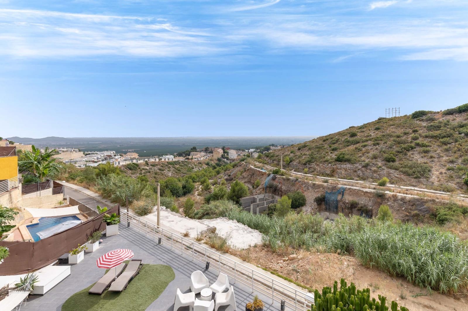 5 Zimmer Villa zu verkaufen in Chiva mit Pool - 430.000 € (Ref: 9979948)