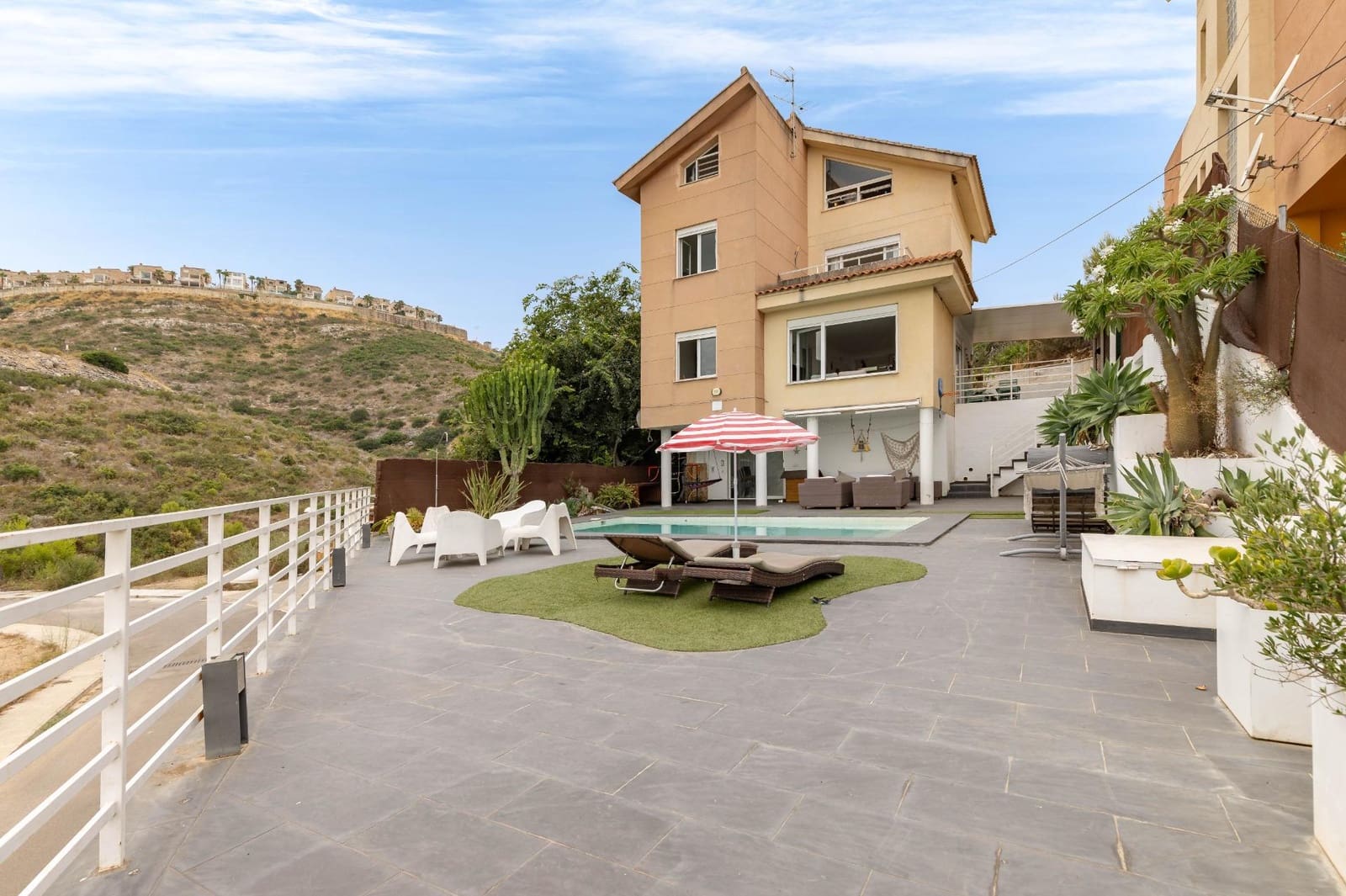 5 Zimmer Villa zu verkaufen in Chiva mit Pool - 430.000 € (Ref: 9979948)