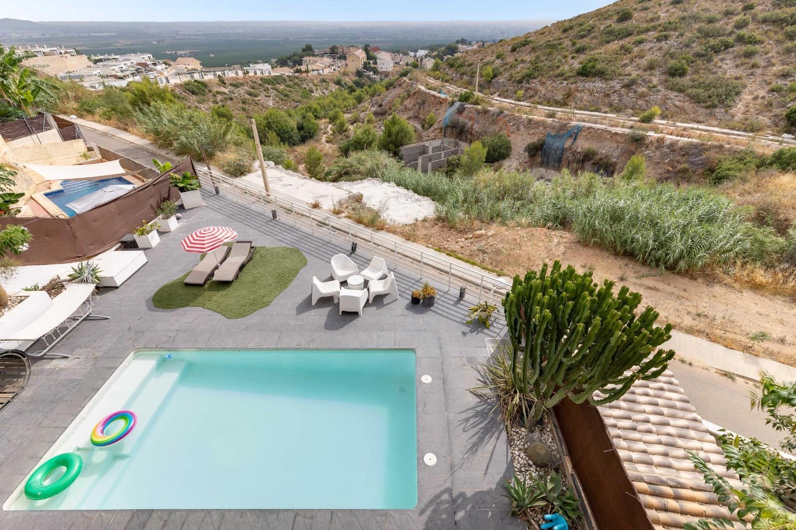 5 Zimmer Villa zu verkaufen in Chiva mit Pool - 430.000 € (Ref: 9979948)