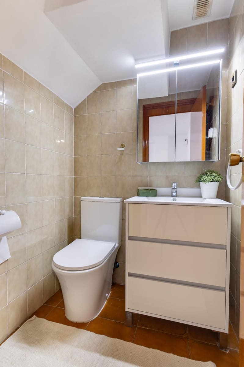 6 slaapkamer Rijtjeshuis te koop in Paterna met zwembad garage - € 455.000 (Ref: 9994446)