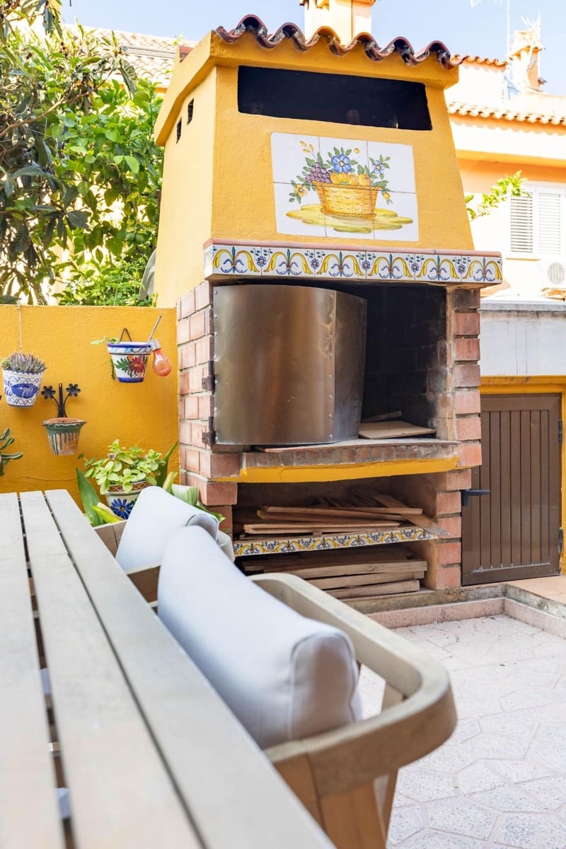 6 slaapkamer Rijtjeshuis te koop in Paterna met zwembad garage - € 455.000 (Ref: 9994446)